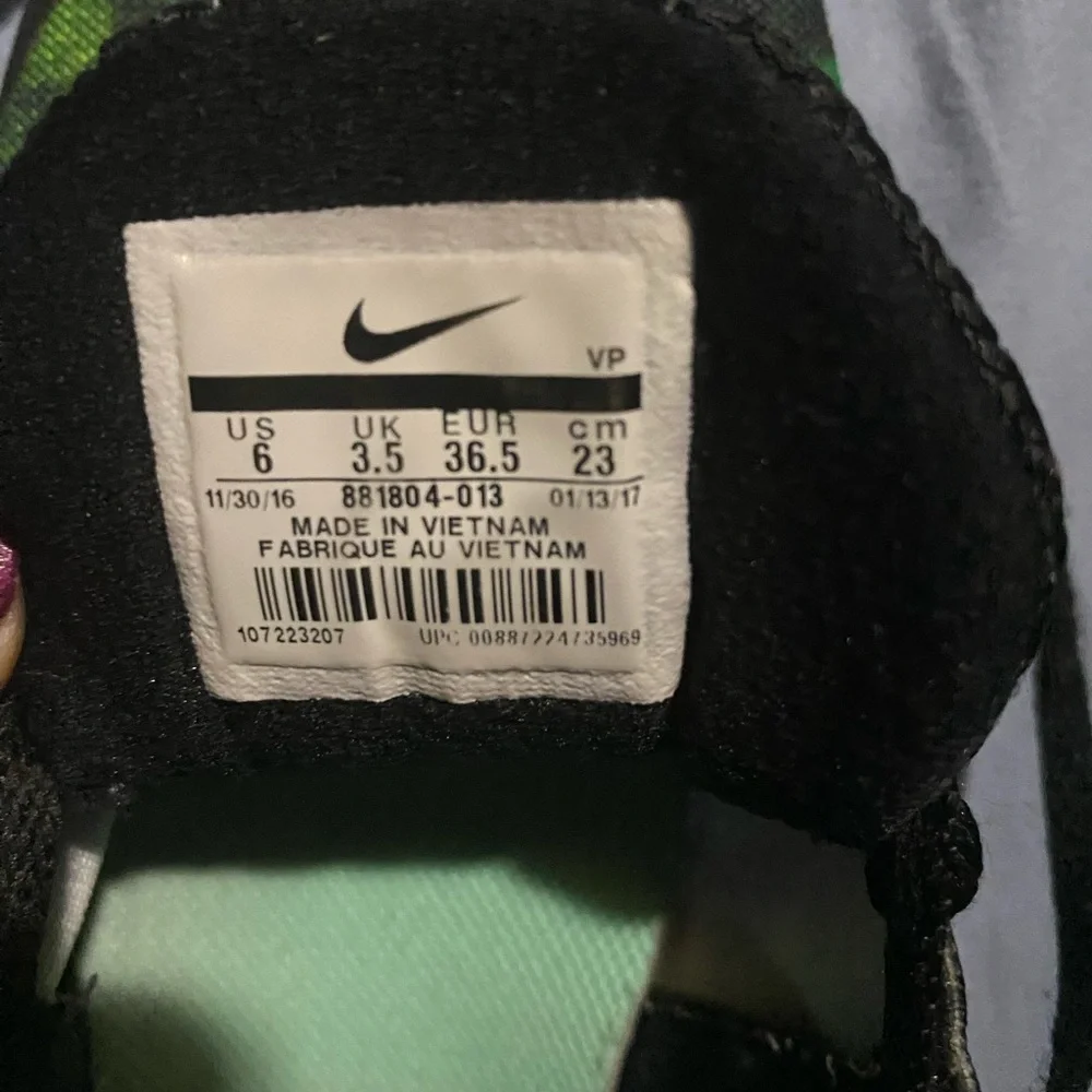 Nike Black and Blue Women’s Athletic Shoes Size 6